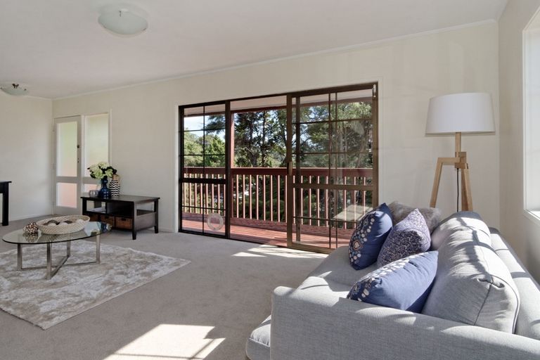 Photo of property in 10 Longfellow Parade, Glen Eden, Auckland, 0604