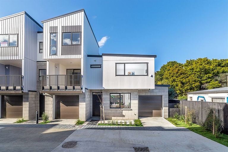 Photo of property in 18 Houkura Way, Sandringham, Auckland, 1025