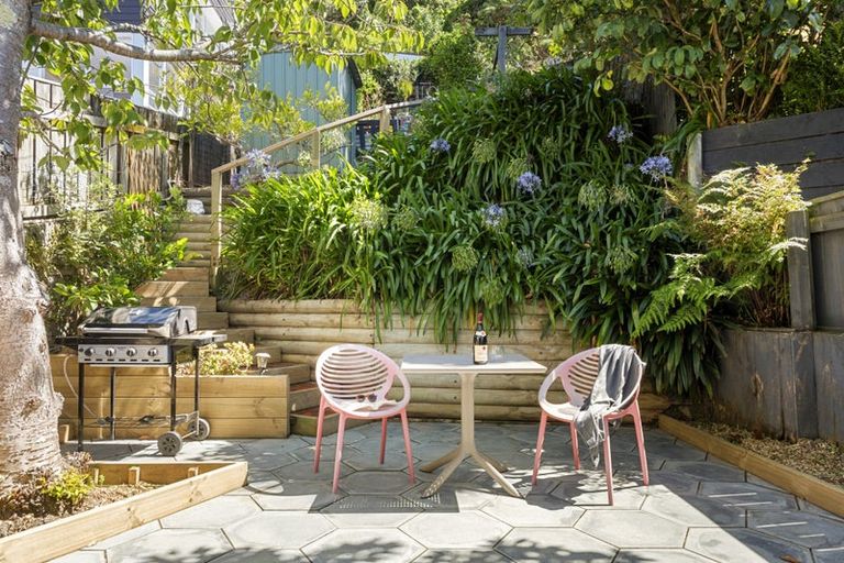 Photo of property in 15 Upper Bourke Street, Kilbirnie, Wellington, 6022