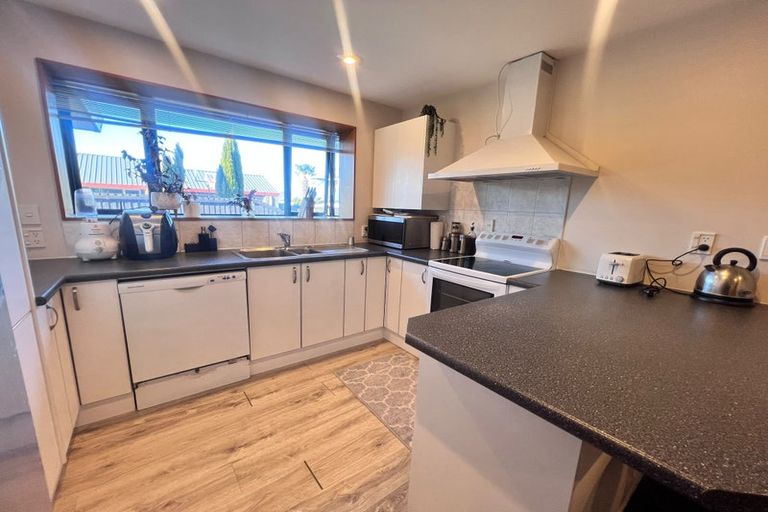 Photo of property in 1/8 Campion Place, Halswell, Christchurch, 8025