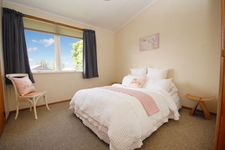 Photo of property in 15 Edgewater Drive, Pakuranga, Auckland, 2010