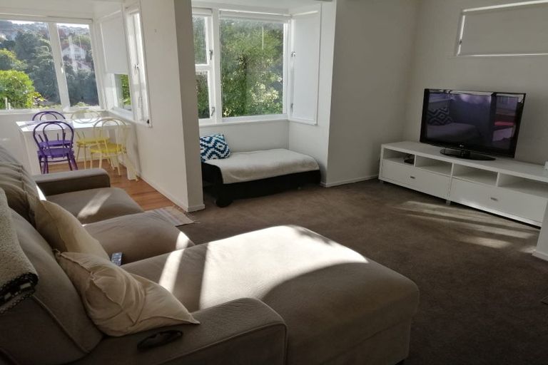 Photo of property in 35 North Terrace, Kelburn, Wellington, 6012