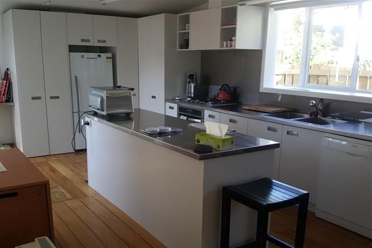 Photo of property in 13 Bracken Street, New Plymouth, 4310