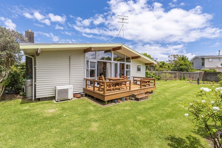 Photo of property in 33 Francis Road, Paraparaumu Beach, Paraparaumu, 5032
