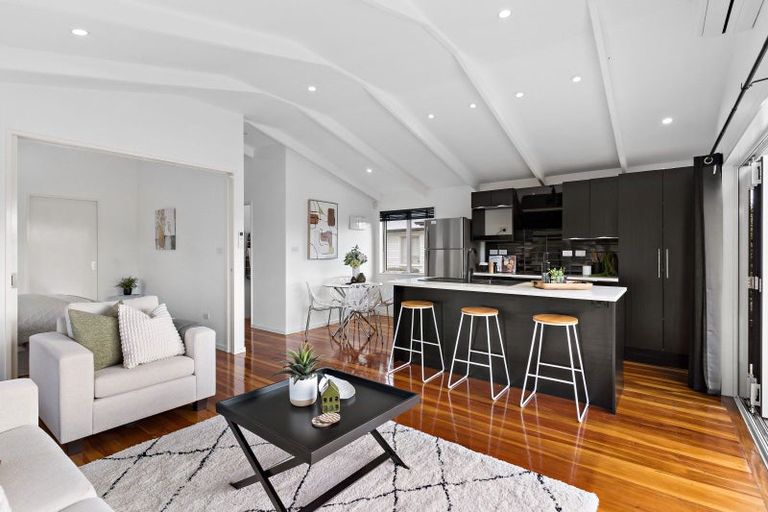 Photo of property in 1/6 Mcleod Road, Weymouth, Auckland, 2103