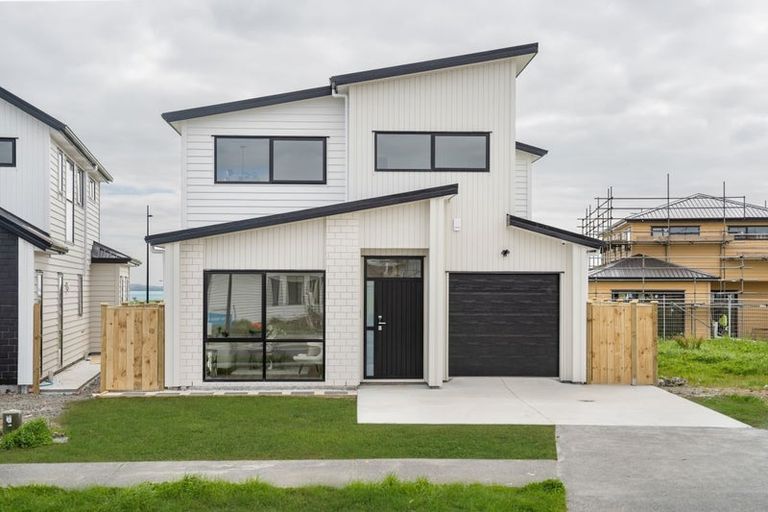 Photo of property in 12 Korowhiti Road, Clarks Beach, 2122