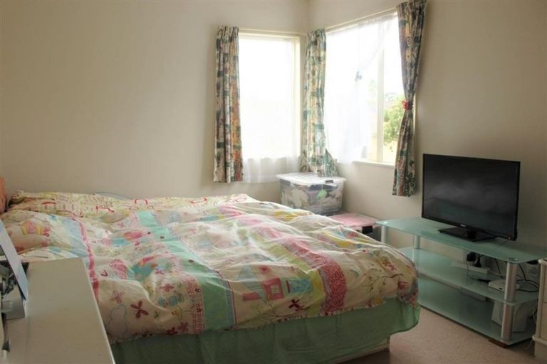 Photo of property in 84 Moyrus Crescent, East Tamaki Heights, Auckland, 2016