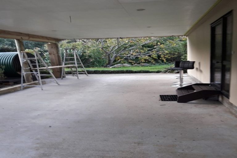 Photo of property in 50 Glenesk Road, Piha, New Lynn, 0772