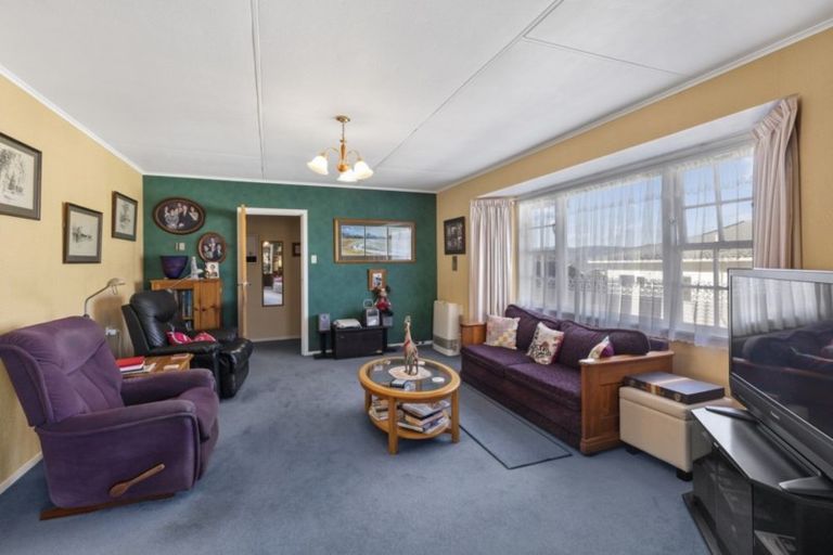 Photo of property in 71 Miromiro Road, Normandale, Lower Hutt, 5010