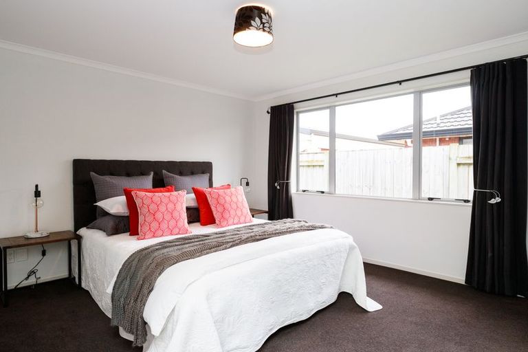 Photo of property in 28 Branigan Parade, Kelvin Grove, Palmerston North, 4414