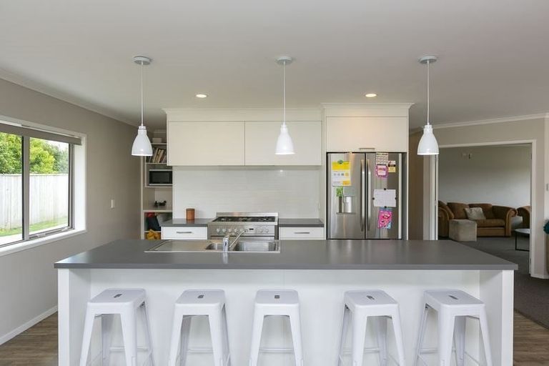 Photo of property in 5 Cross Street, Lepperton, New Plymouth, 4373