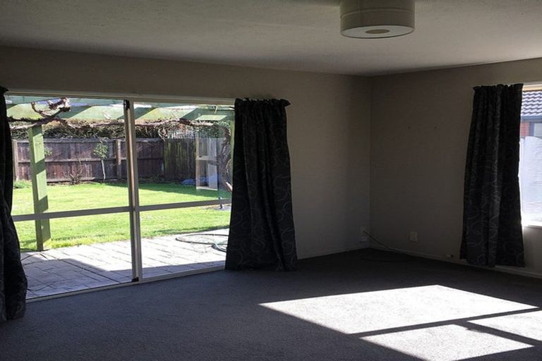 Photo of property in 3 Innisfree Place, Northwood, Christchurch, 8051