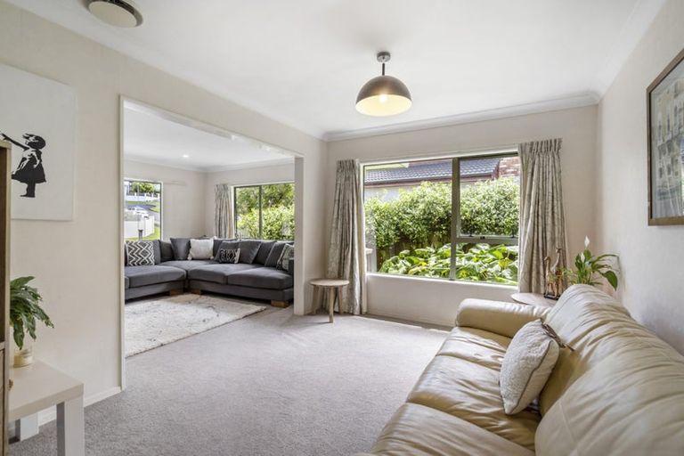 Photo of property in 27 Hogarth Rise, West Harbour, Auckland, 0618