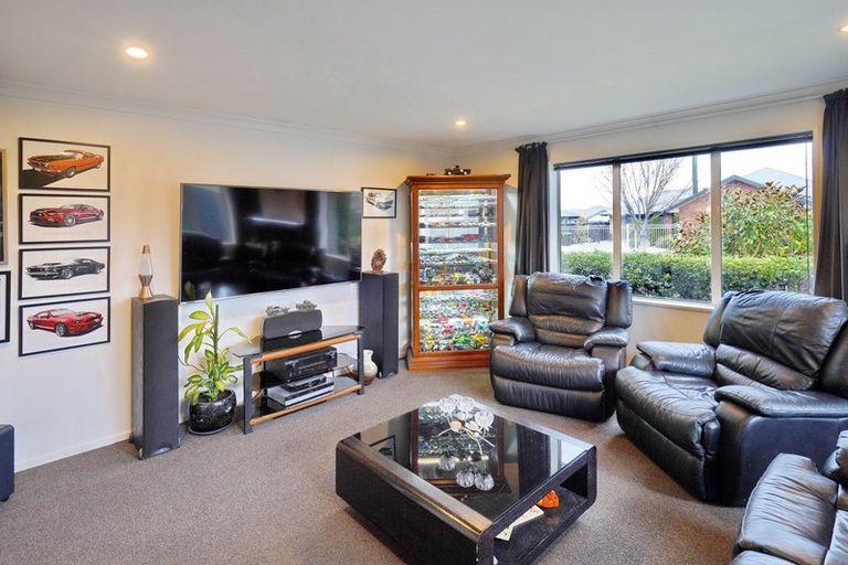 Photo of property in 11 Franklin Drive, Rangiora, 7400