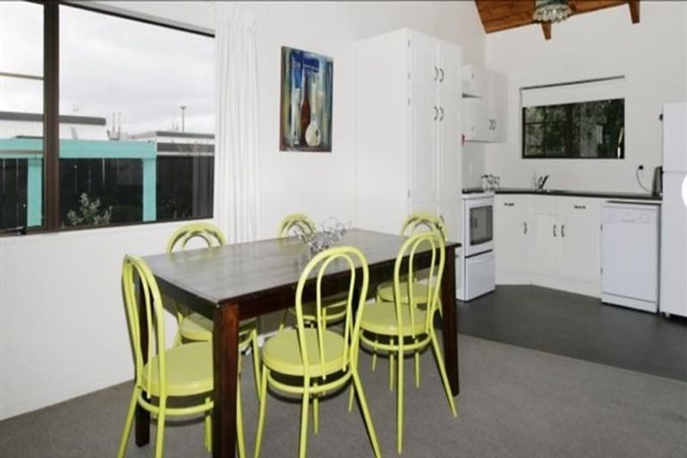 Photo of property in 21 Woodfield Avenue, Roslyn, Palmerston North, 4414