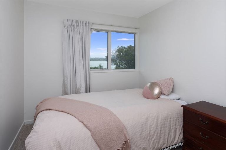 Photo of property in 19 The Brae, Mount Pleasant, Christchurch, 8081
