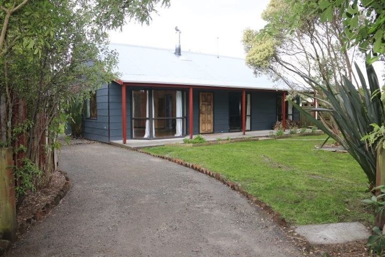 Photo of property in 64 Summerhill Drive, Fitzherbert, Palmerston North, 4410