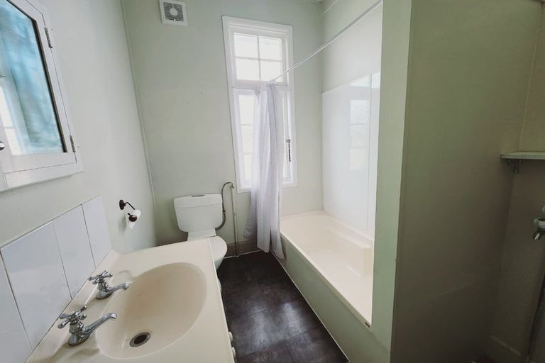 Photo of property in 1 Bignell Street, Gonville, Whanganui, 4501