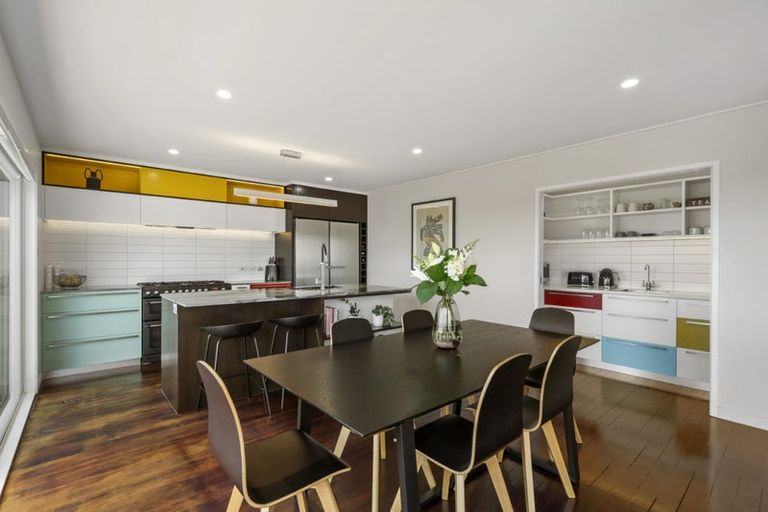 Photo of property in 61 Carlisle Road, Torbay, Auckland, 0630