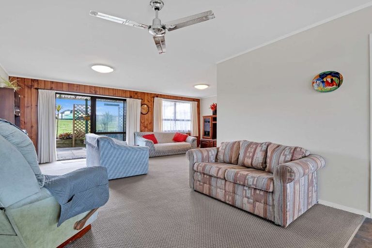 Photo of property in 100 Pukehina Parade, Pukehina, 3189