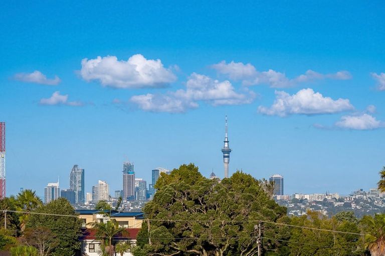 Photo of property in 18 Cityview Place, Massey, Auckland, 0614