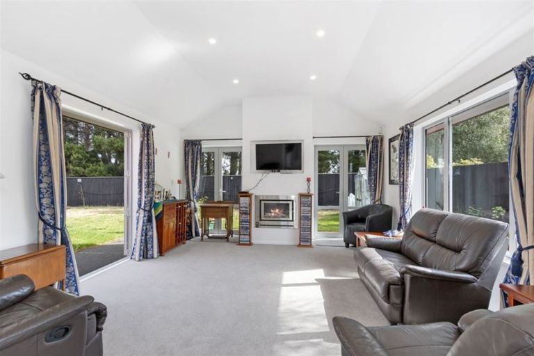 Photo of property in 23 Amoka Crescent, Parklands, Christchurch, 8083