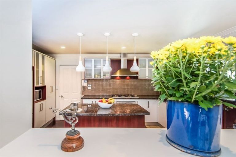 Photo of property in 52 Scarlet Oak Drive, Schnapper Rock, Auckland, 0632