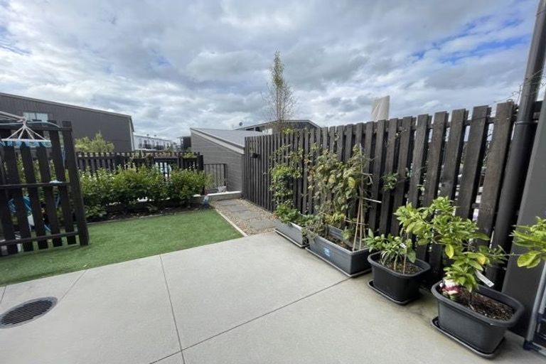 Photo of property in 20 Hobsonville Point Road, Hobsonville, Auckland, 0616