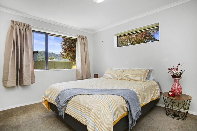 Photo of property in 3a Savage Crescent, Upper Hutt Central, Upper Hutt, 5018