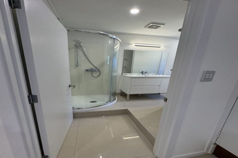 Photo of property in 1/14 Chequers Avenue, Glenfield, Auckland, 0629