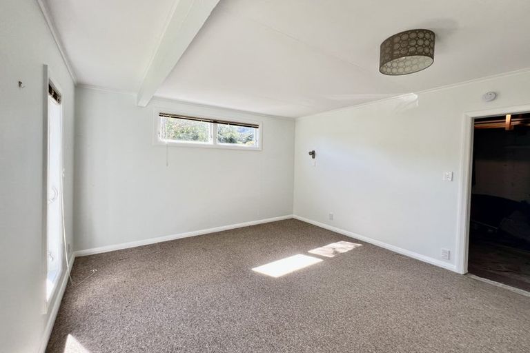 Photo of property in 18 Deller Grove, Silverstream, Upper Hutt, 5019