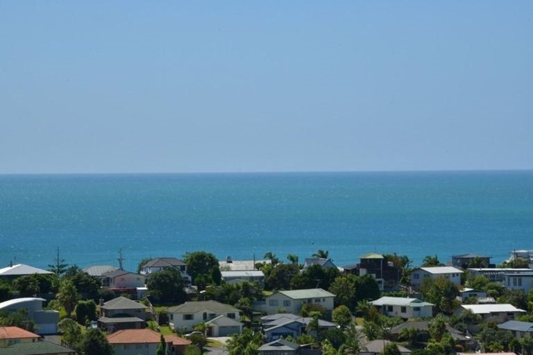 Photo of property in 37 Elliston Crescent, Stanmore Bay, Whangaparaoa, 0932