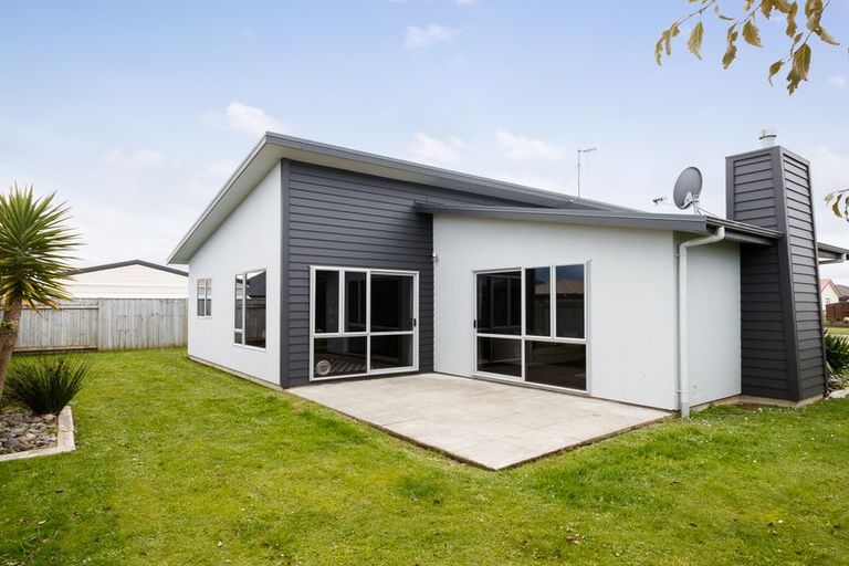 Photo of property in 28 Branigan Parade, Kelvin Grove, Palmerston North, 4414