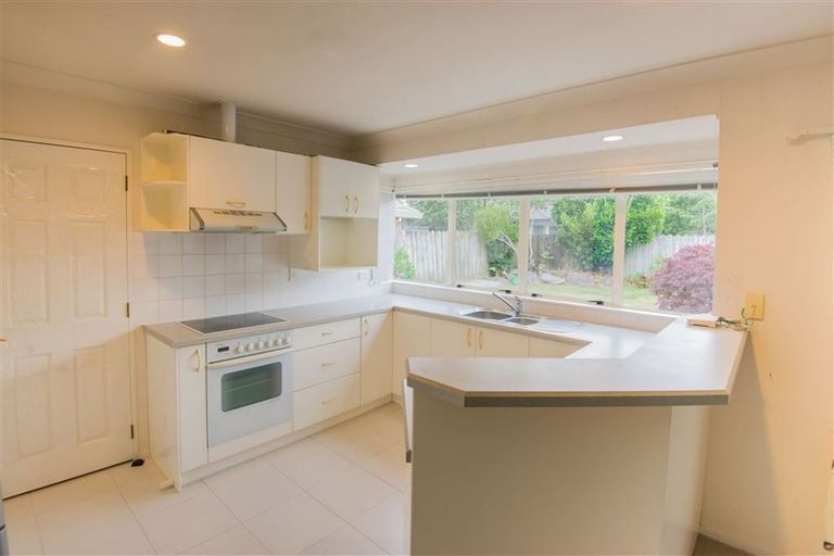 Photo of property in 8 Amberwood Drive, Northpark, Auckland, 2013