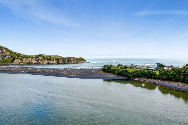 Photo of property in 6 Tokopapa Street, Mokau, 4376