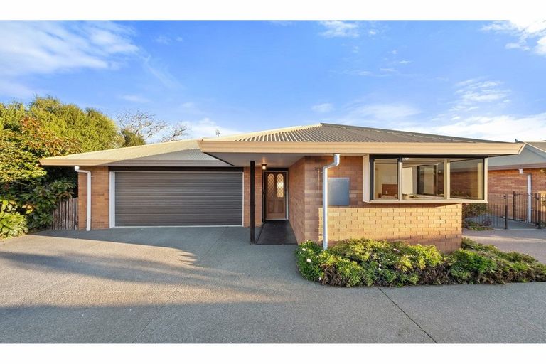 Photo of property in 5 Elsom Lane, Avonhead, Christchurch, 8042