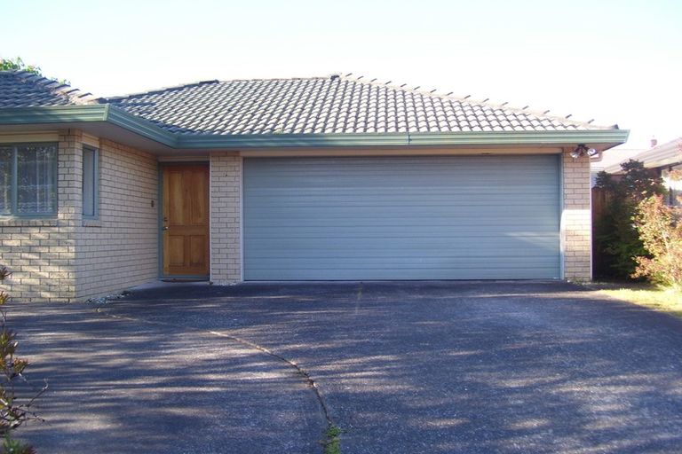 Photo of property in 2 Wheaton Place, Glen Eden, Auckland, 0602