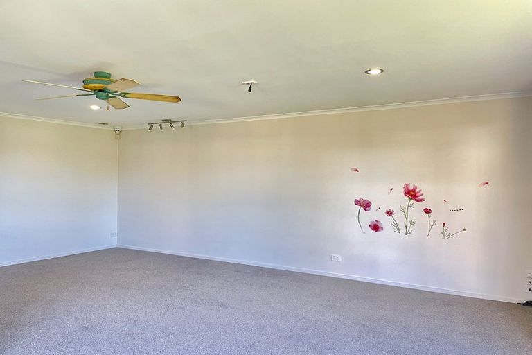 Photo of property in 1 Summerland Drive, Henderson, Auckland, 0612