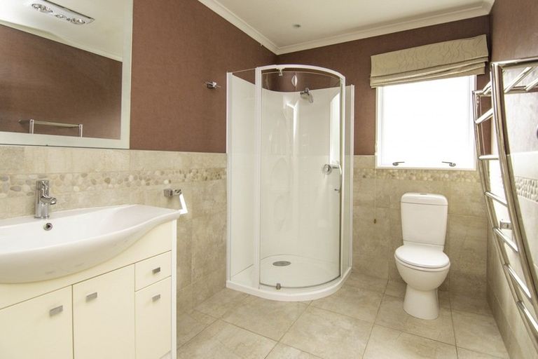 Photo of property in 18 Churchill Avenue, Hokowhitu, Palmerston North, 4410