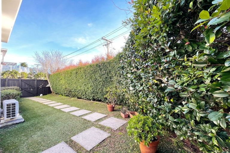 Photo of property in 78 Onewa Road, Northcote Point, Auckland, 0627