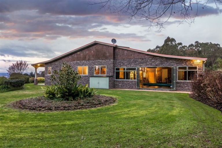 Photo of property in 35 Te Moenga Park, Acacia Bay, Taupo, 3330