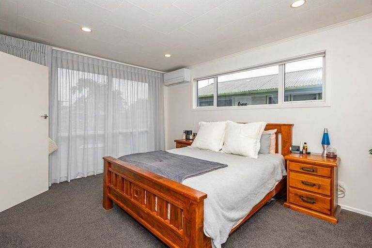 Photo of property in 20 Motuoapa Place, Kelvin Grove, Palmerston North, 4414