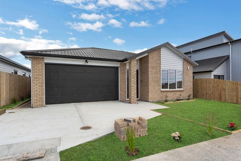 Photo of property in 33 Kaitiaki Drive, Clarks Beach, 2122