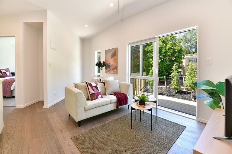 Photo of property in 299 Whangaparaoa Road, Red Beach, 0932