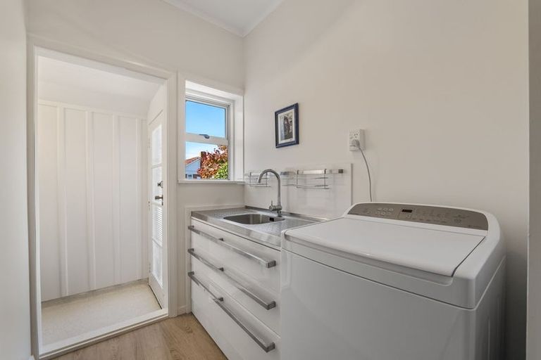 Photo of property in 59 Somerset Street, Brooklands, New Plymouth, 4310