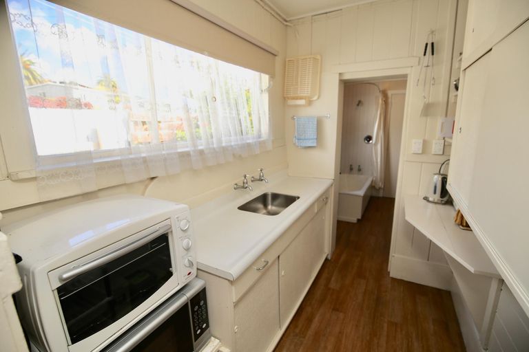 Photo of property in 80 Wallis Street, Raglan, 3225