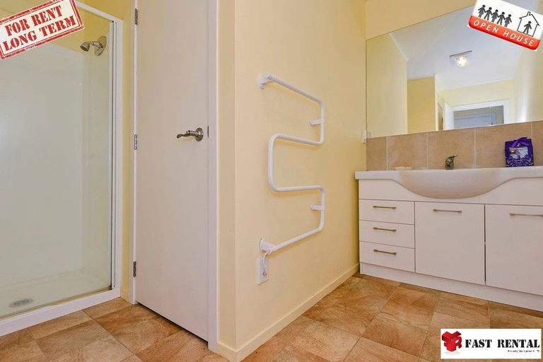 Photo of property in 17 Celeste Place, Totara Vale, Auckland, 0627