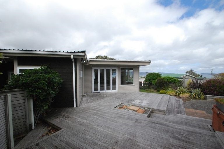 Photo of property in 28 Singers Road, Korokoro, Lower Hutt, 5012