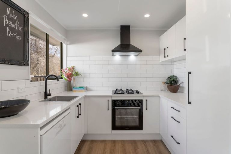 Photo of property in 10a Cramond Drive, Mangere East, Auckland, 2024