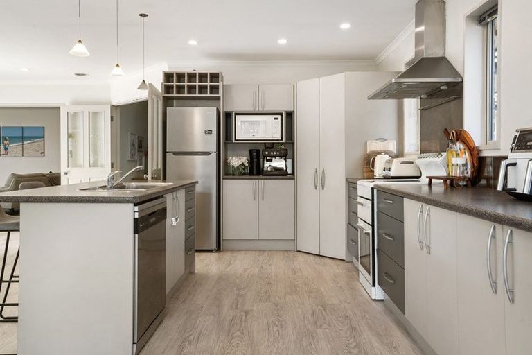 Photo of property in 21 Linkwater Way, Parklands, Christchurch, 8083